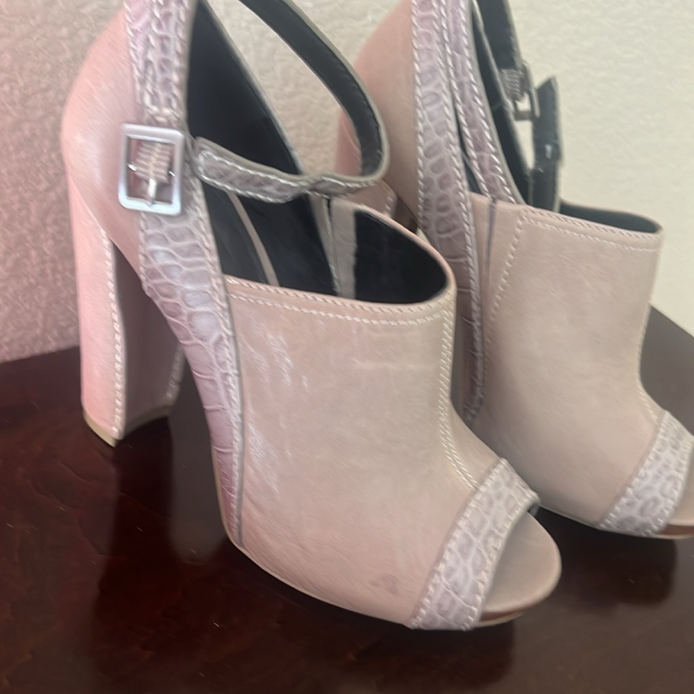 BCBG Max Azria Reagan All Leather Peep Toe Block Heels 8/38